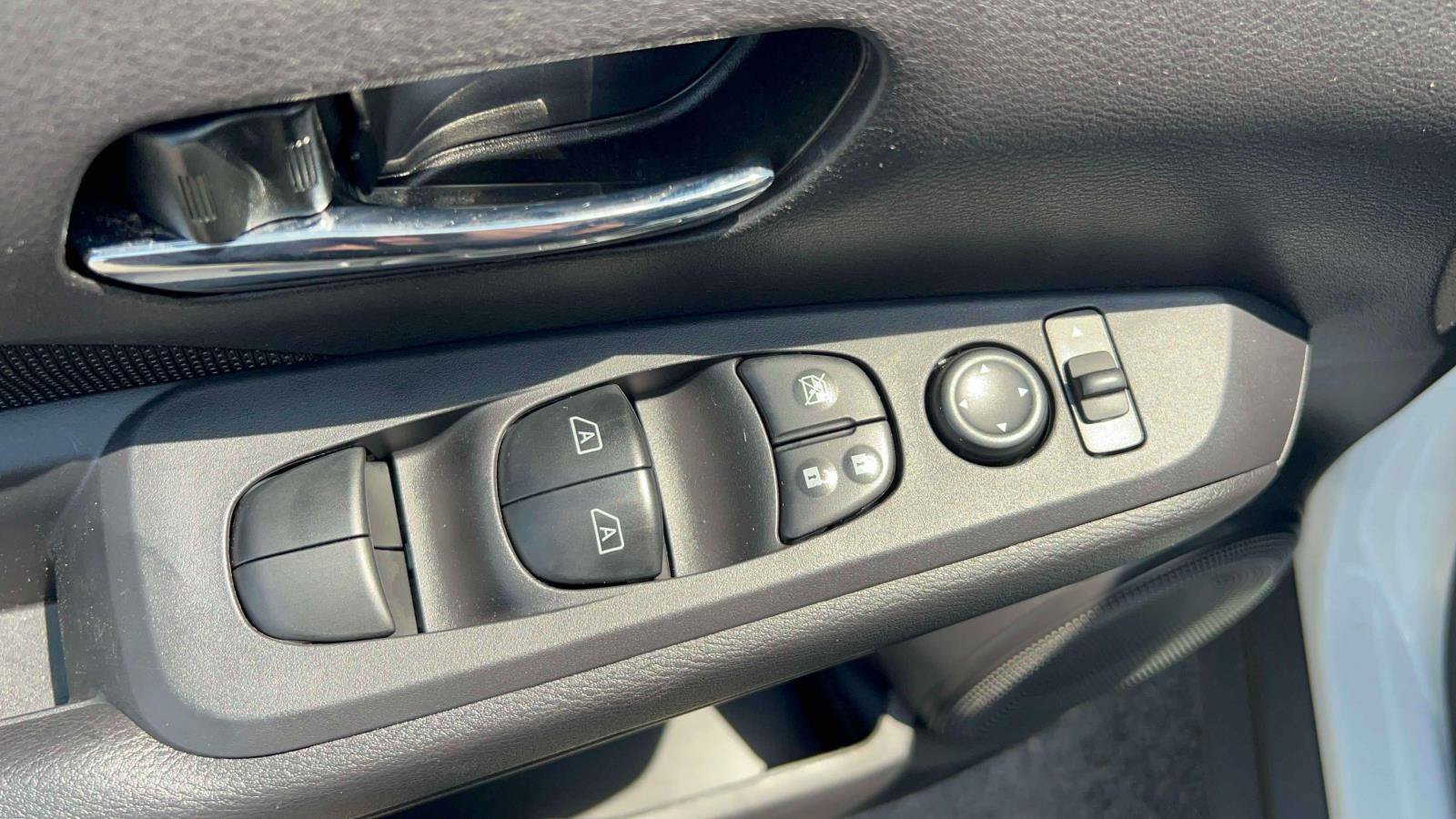 Used 2024 Nissan Kicks SV FWD image 21