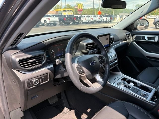Used 2024 Ford Explorer XLT w/ Equipment Group 202A AWD/4WD image 21