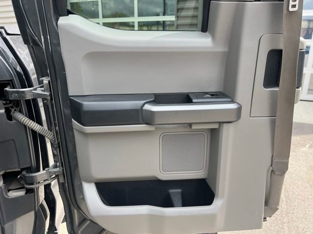 Used 2016 Ford F150 XLT w/ Equipment Group 302A Luxury AWD/4WD image 18
