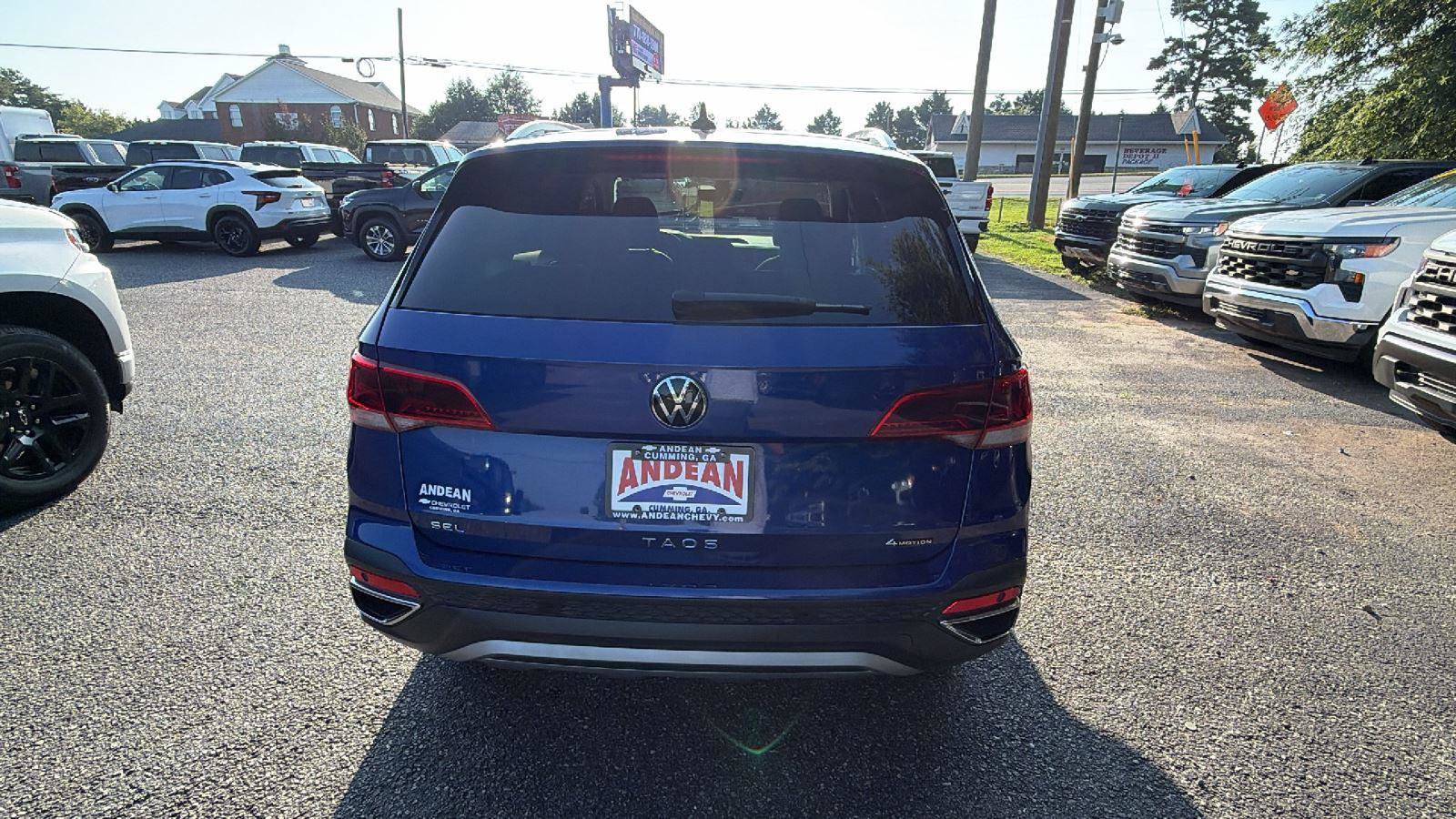 Used 2024 Volkswagen Taos SEL AWD/4WD image 9