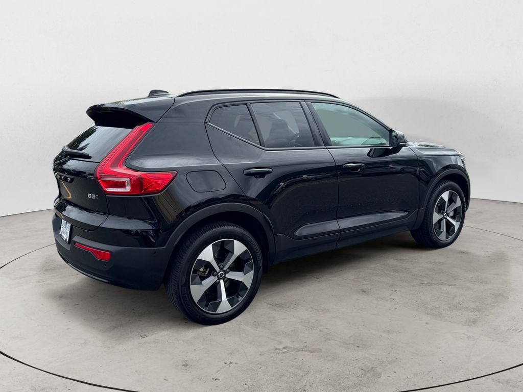 Certified 2026 Volvo XC40 B5 Plus AWD/4WD image 7