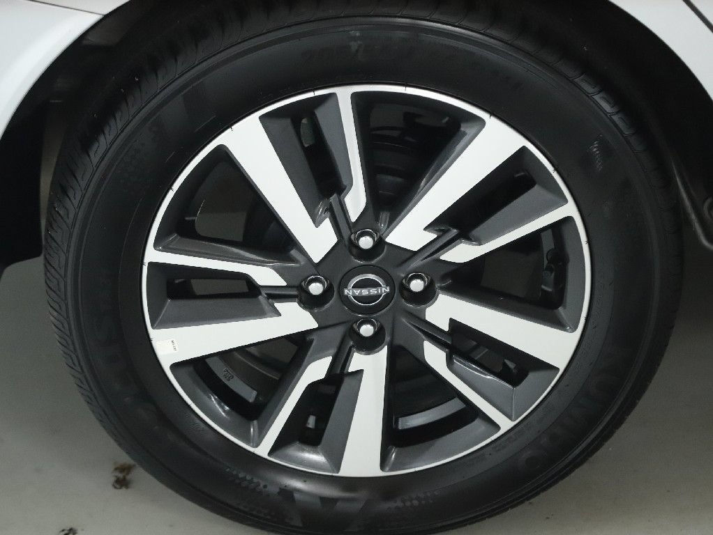 Used 2025 Nissan Versa SV FWD image 12