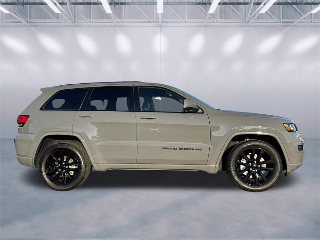 Used 2021 Jeep Grand Cherokee Laredo X image 3