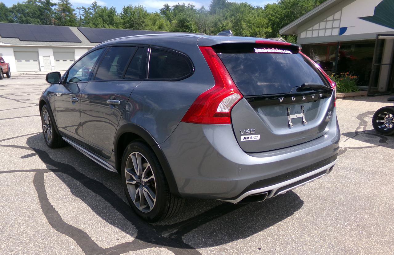 Used 2018 Volvo V60 T5 Cross Country AWD/4WD image 4