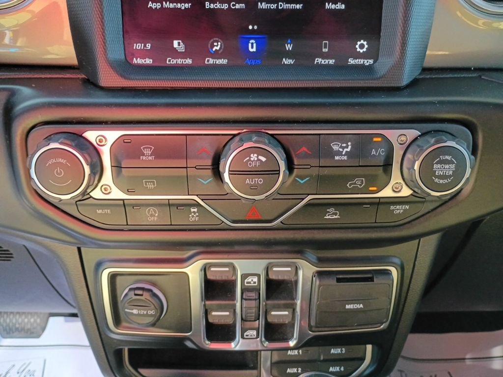 Used 2022 Jeep Wrangler Unlimited Sahara image 24