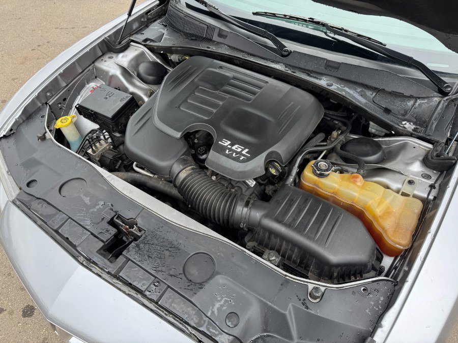 Used 2014 Dodge Charger SE RWD image 21