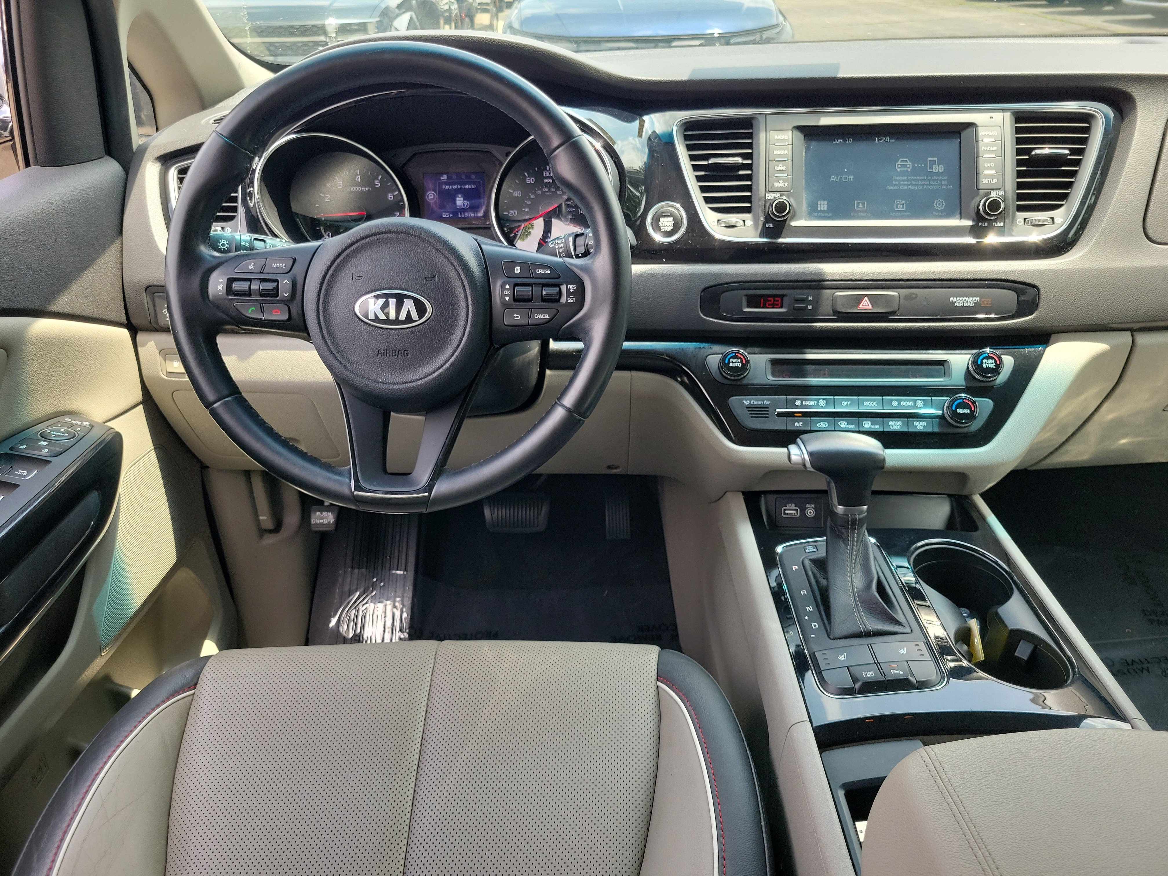 Used 2017 Kia Sedona EX FWD image 10