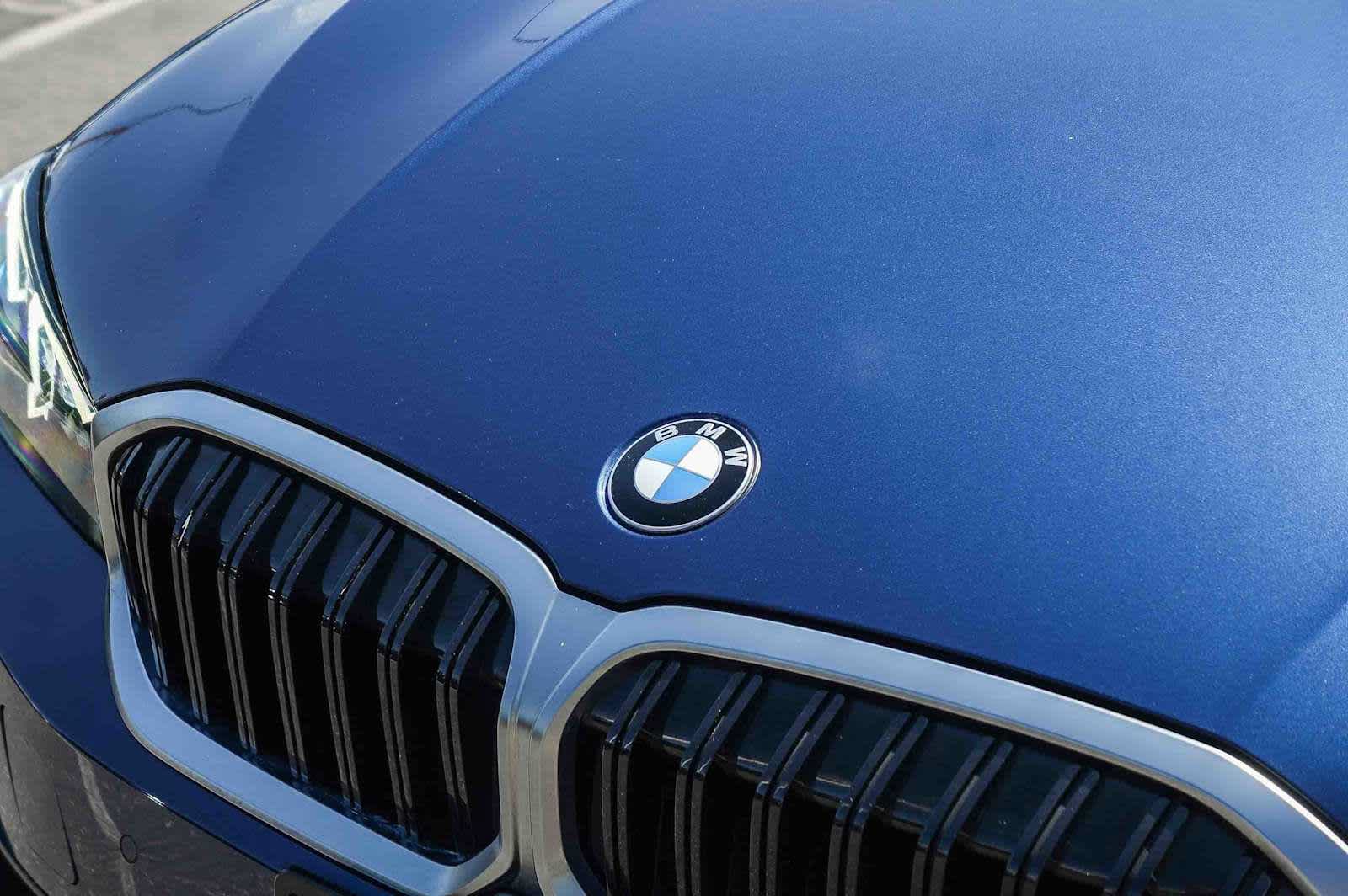 Used 2023 BMW 330i Sedan w/ Premium Package RWD image 9