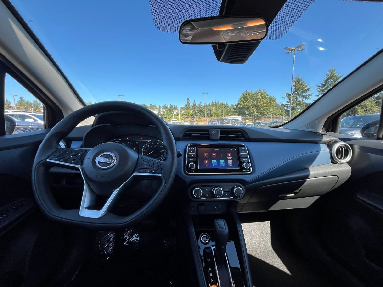 Used 2025 Nissan Versa SV FWD image 28