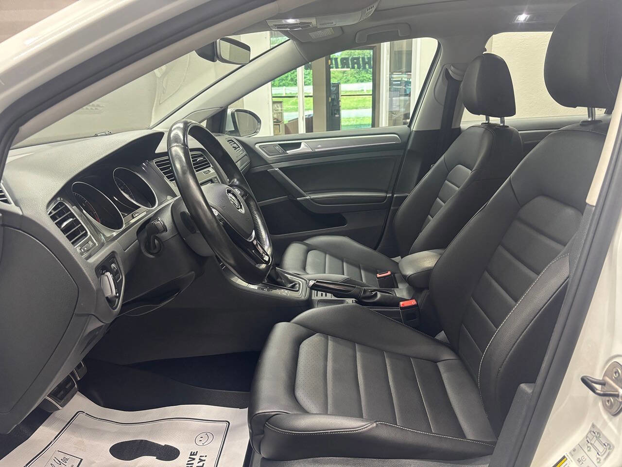 Used 2017 Volkswagen Golf Alltrack SEL AWD/4WD image 16