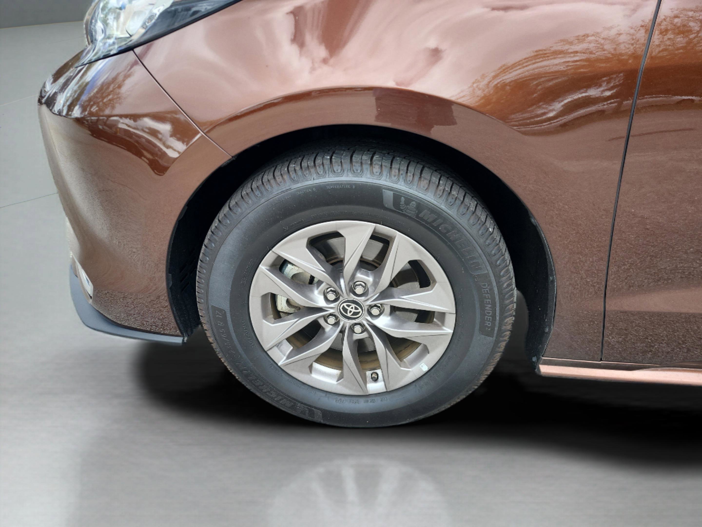 Used 2023 Toyota Sienna XLE image 9