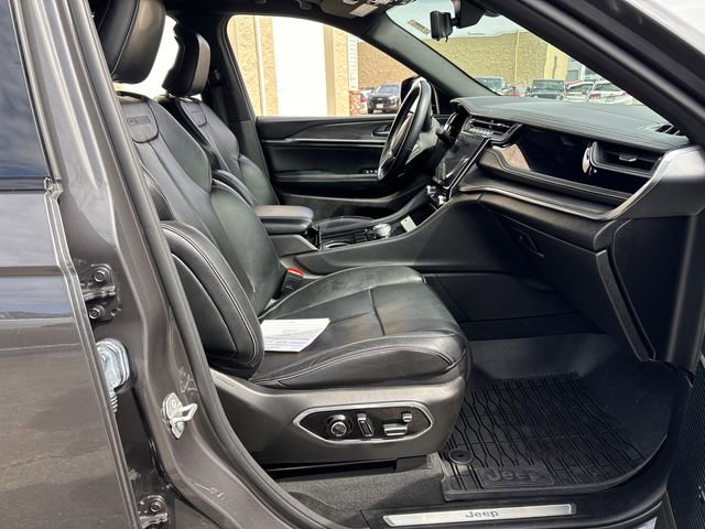 Used 2022 Jeep Grand Cherokee Overland w/ Luxury Tech Group IV AWD/4WD image 17