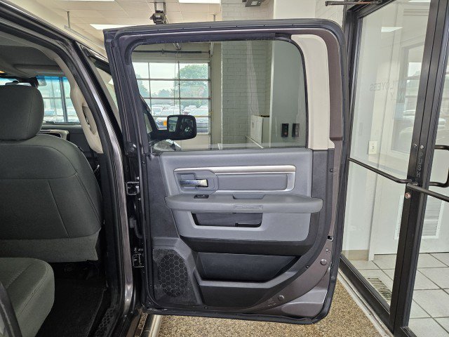 Used 2015 RAM 1500 Classic SLT AWD/4WD image 14