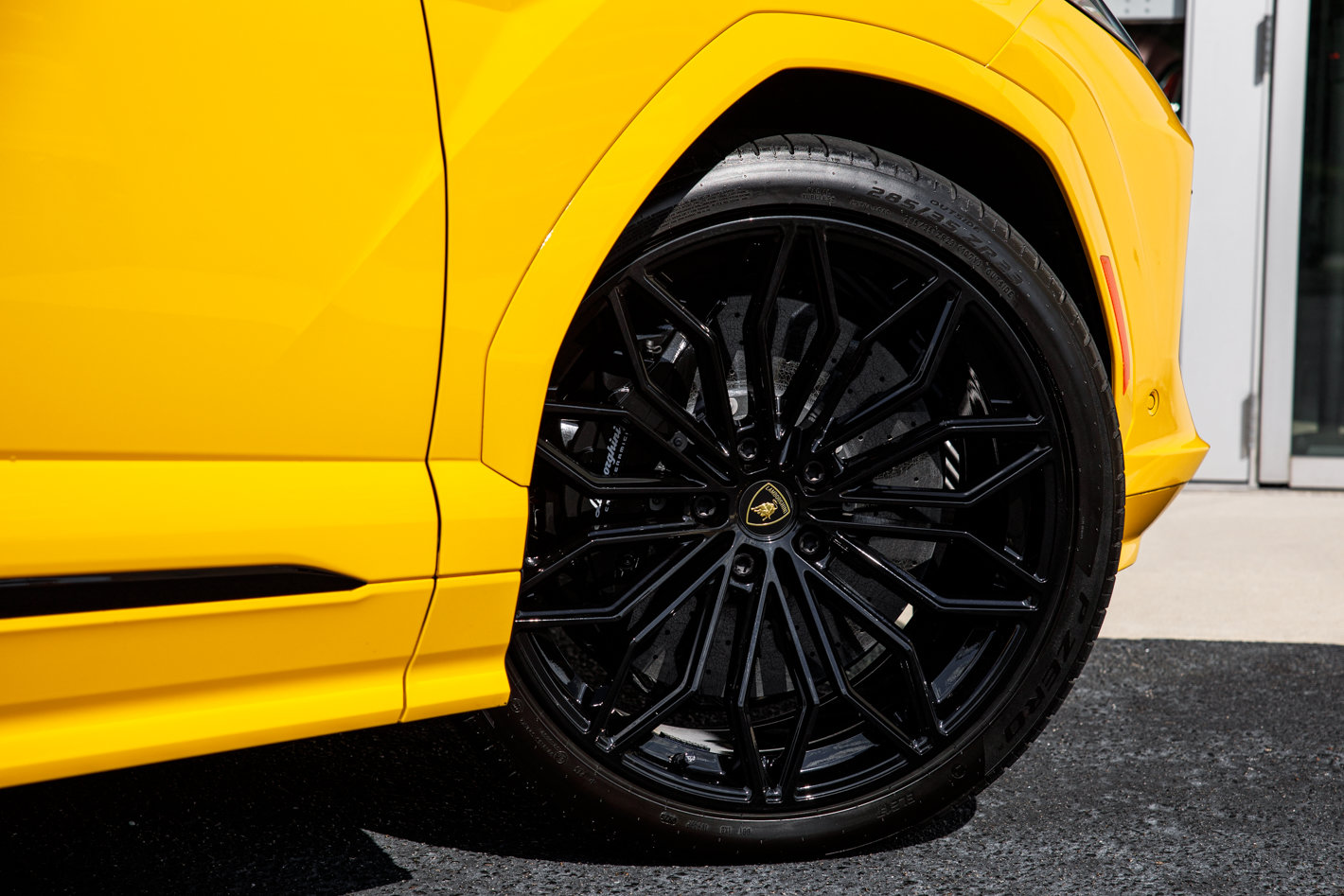 Used 2025 Lamborghini Urus SE AWD/4WD image 18