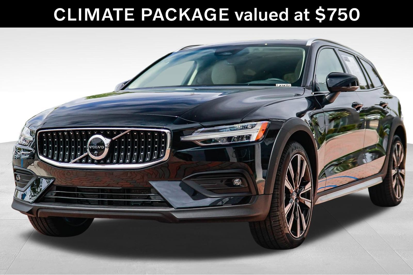Certified 2026 Volvo V60 B5 Cross Country Ultra w/ Climate Package AWD/4WD image 3