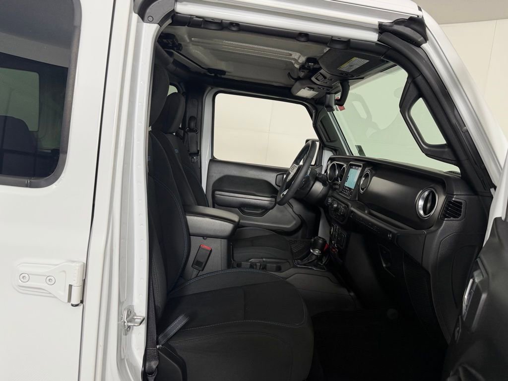 Used 2023 Jeep Wrangler Unlimited Rubicon 4xe AWD/4WD image 33