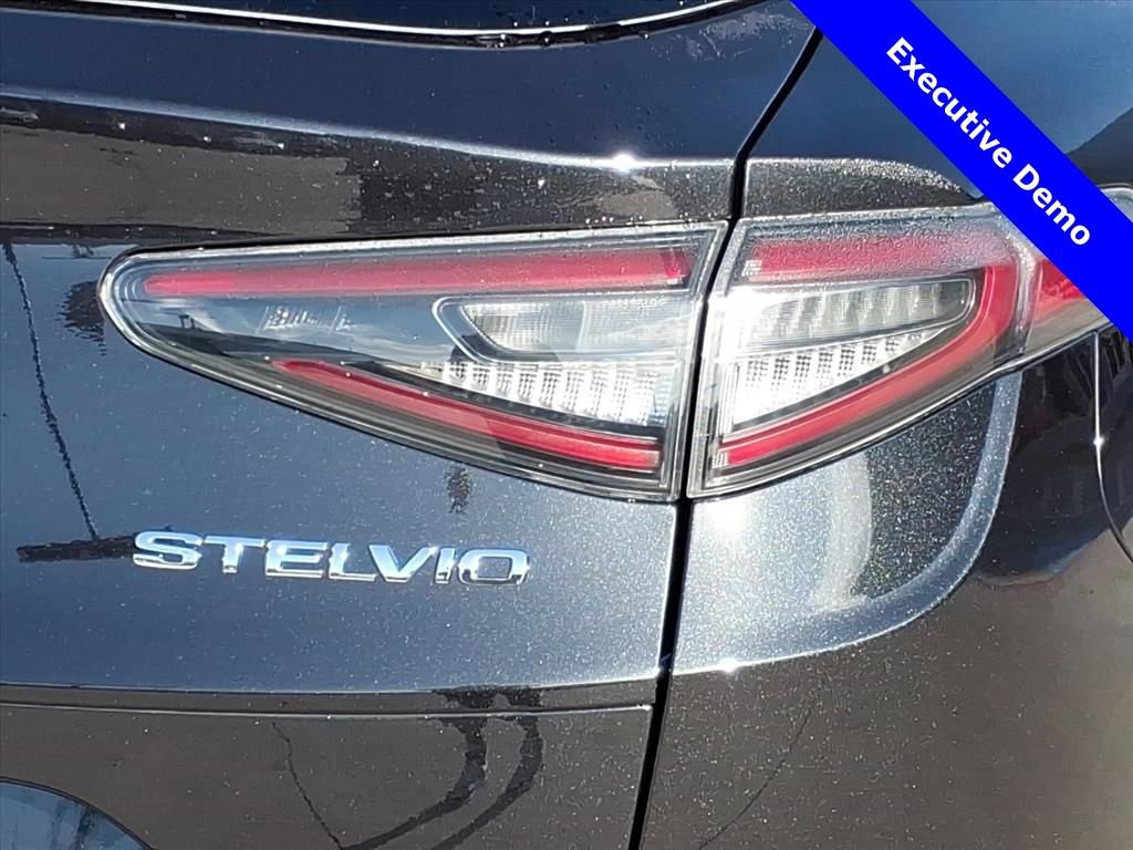 New 2025 Alfa Romeo Stelvio Sprint w/ Veloce Package AWD/4WD image 7