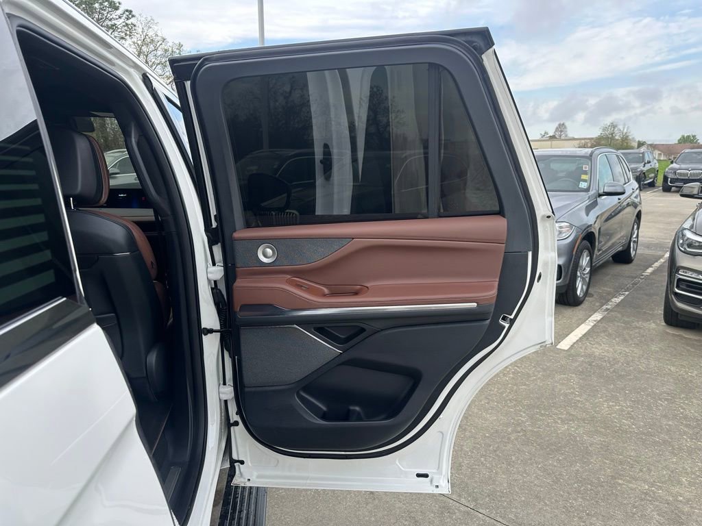 Used 2025 Lincoln Navigator Reserve image 25