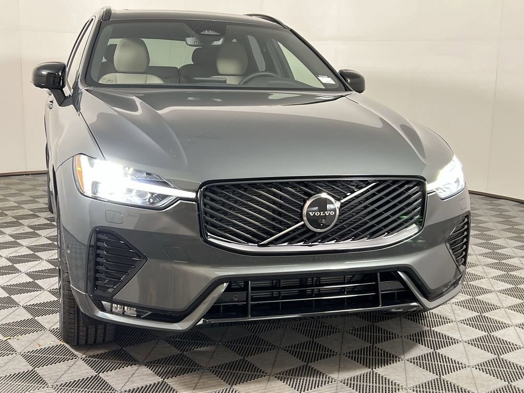 New 2026 Volvo XC60 B5 Plus w/ Climate Package image 3