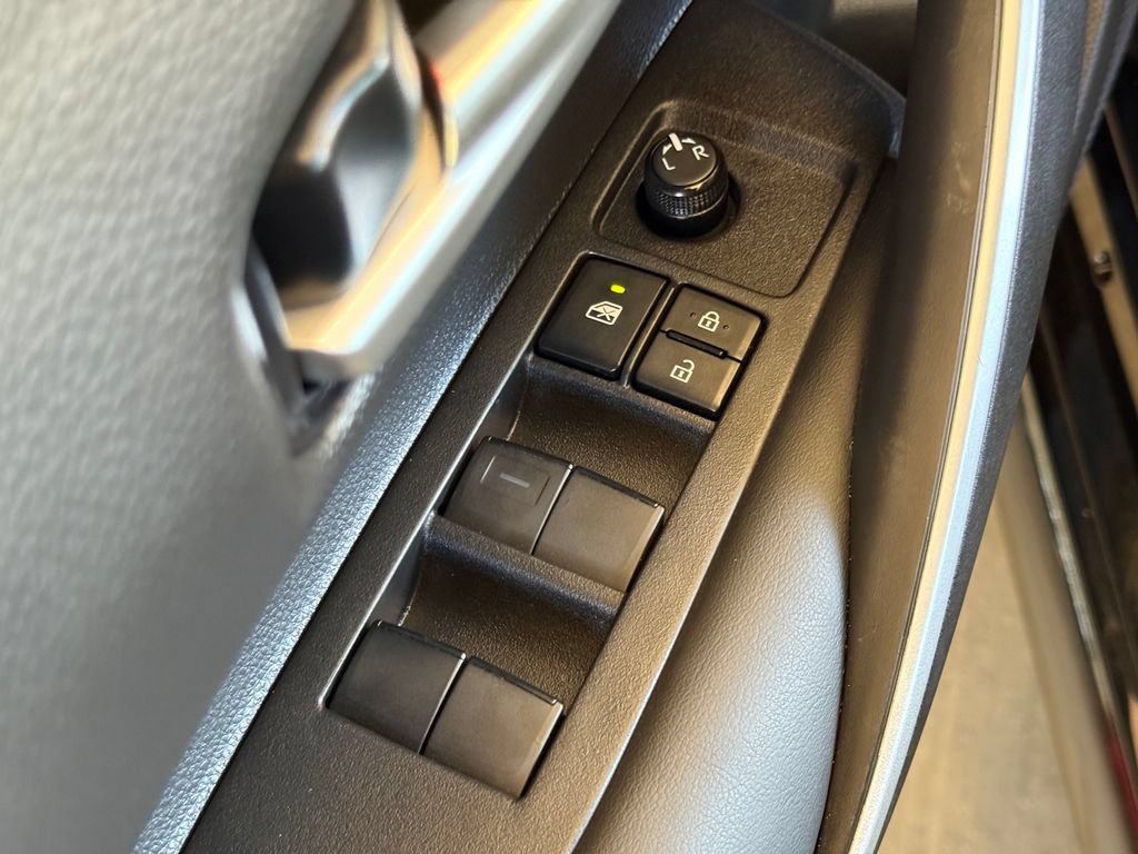 Used 2025 Toyota Corolla SE FWD image 28