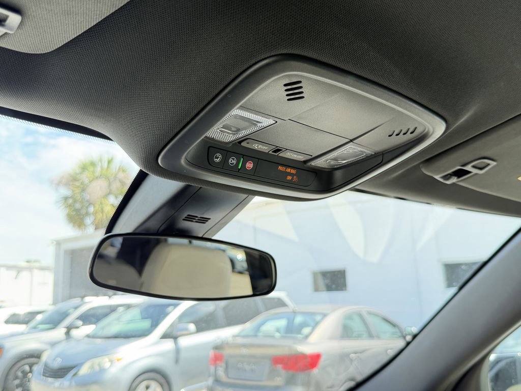 Used 2023 Chevrolet Traverse LS FWD image 32