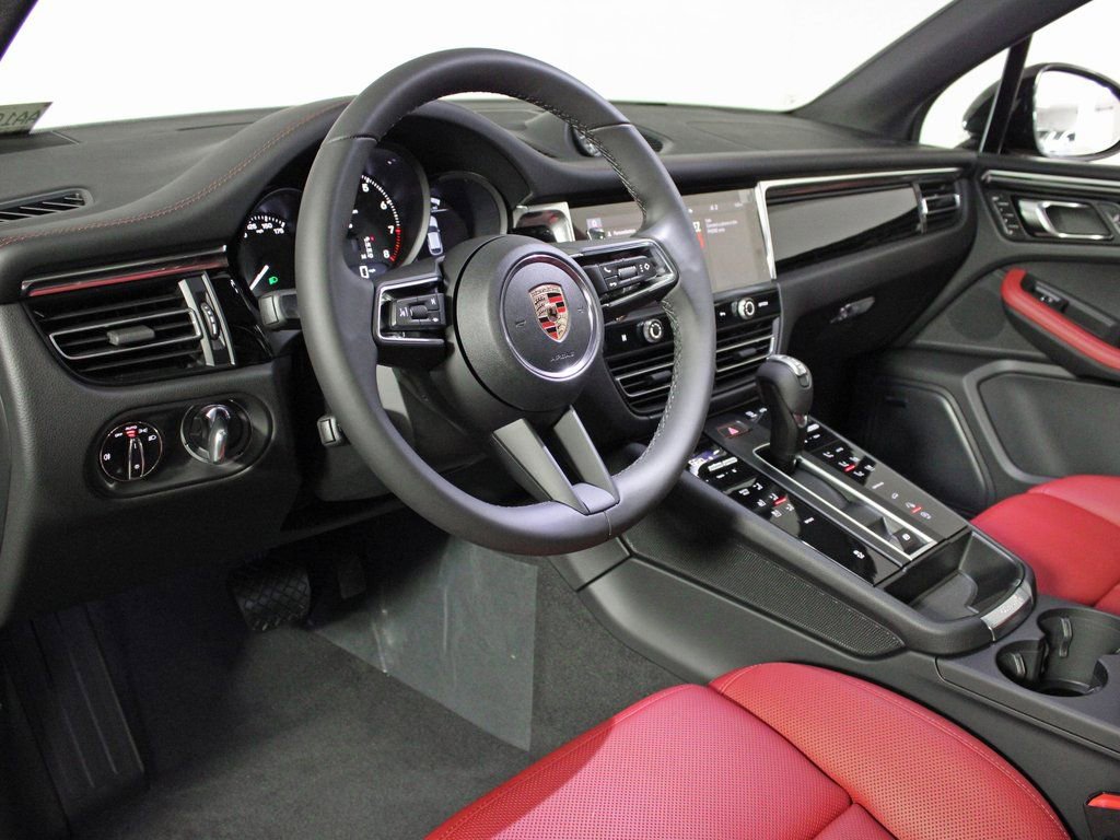 Certified 2026 Porsche Macan image 4