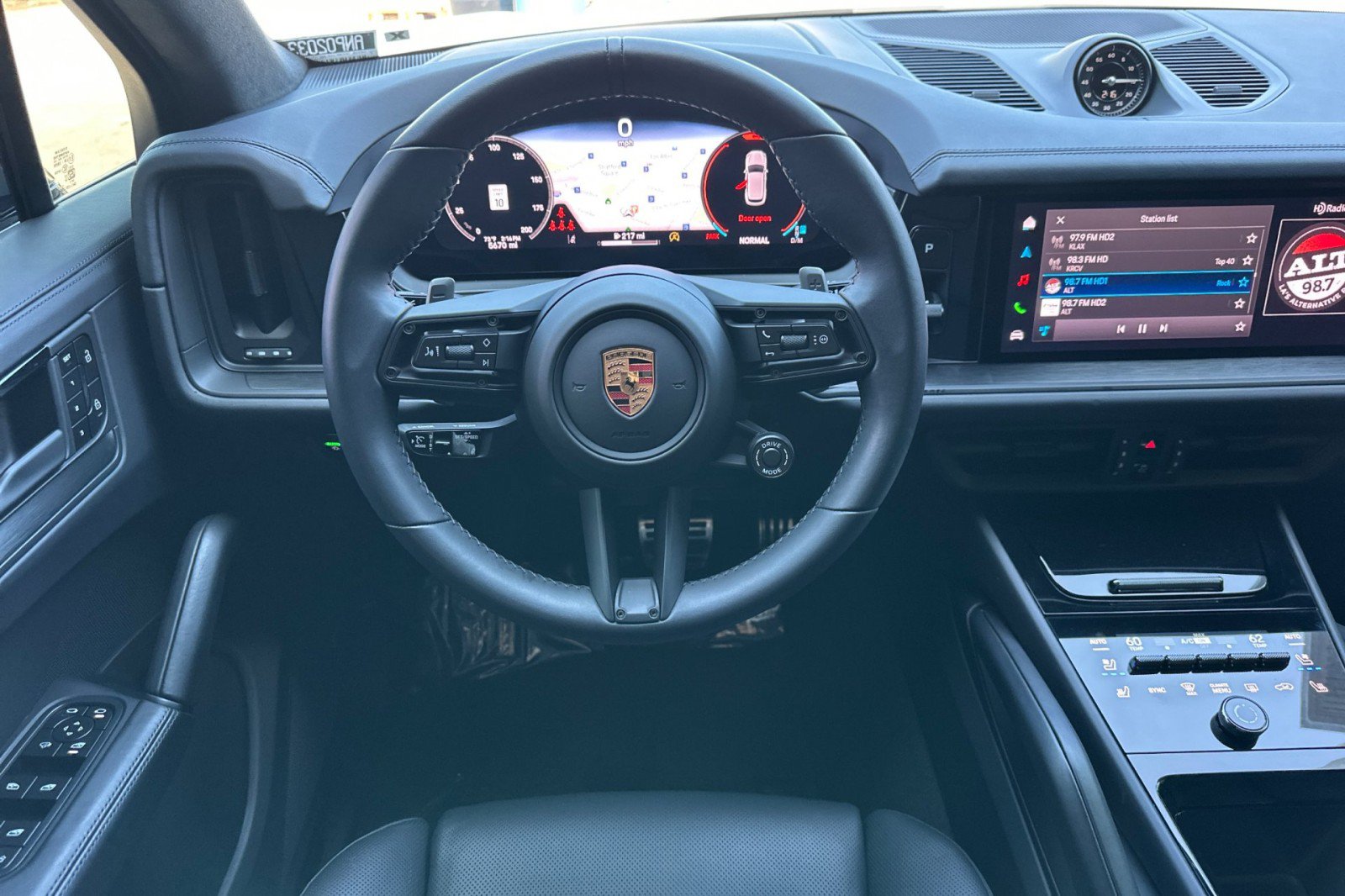 Certified 2025 Porsche Cayenne GTS AWD/4WD image 14
