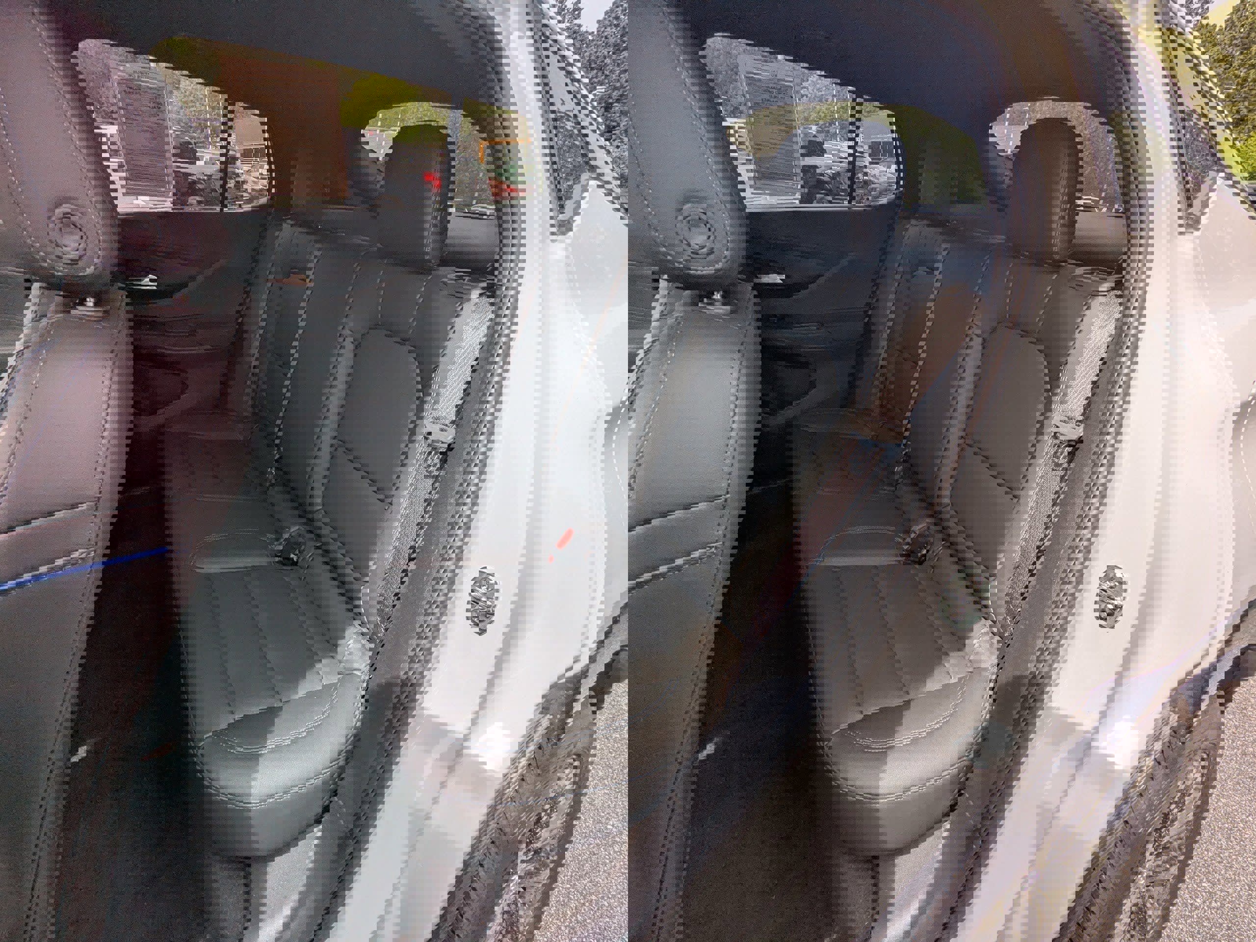 Used 2025 Buick Envista Sport Touring image 12