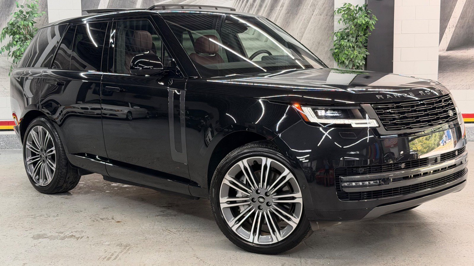 Used 2025 Land Rover Range Rover SE