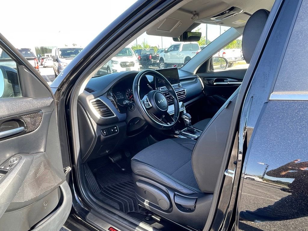 Used 2023 Kia Seltos S w/ Navigation Package FWD image 34