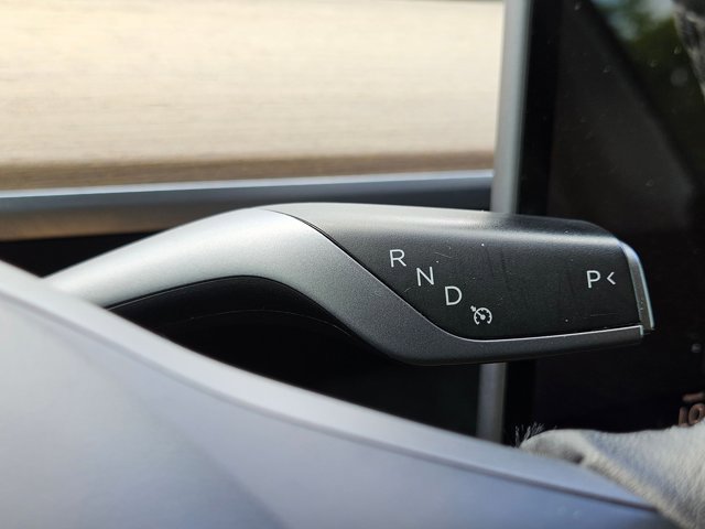 Used 2022 Tesla Model Y Long Range image 12