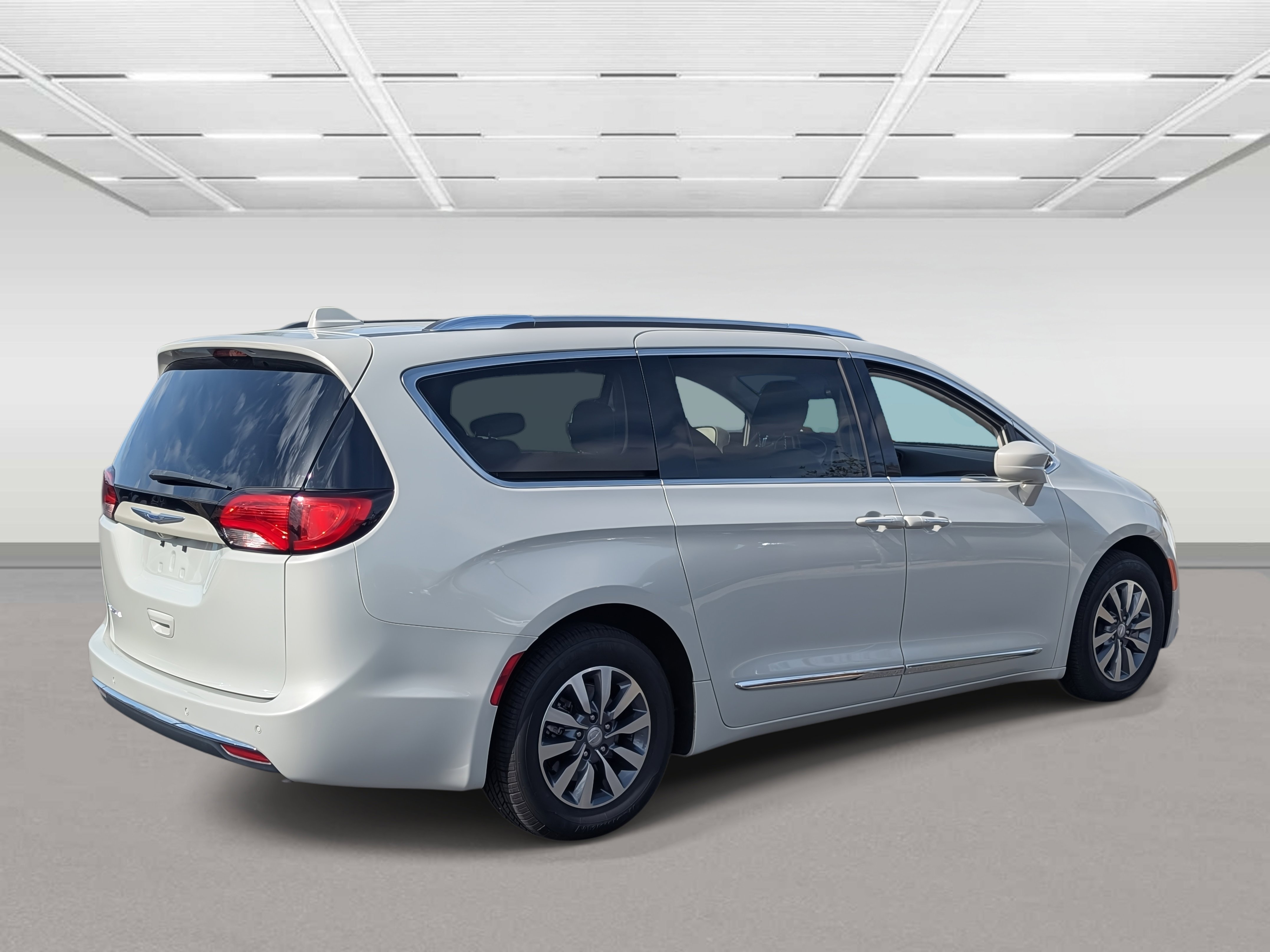 Used 2020 Chrysler Pacifica Touring-L Plus image 5