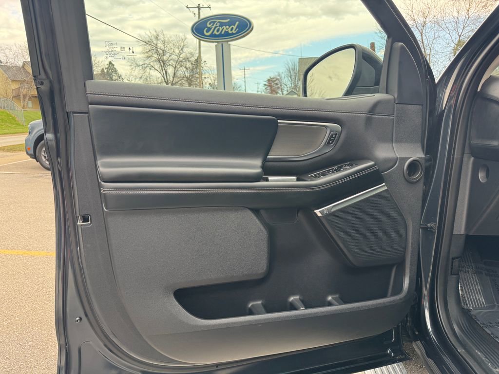 Used 2025 Ford Expedition Platinum w/ Driver's Package image 21