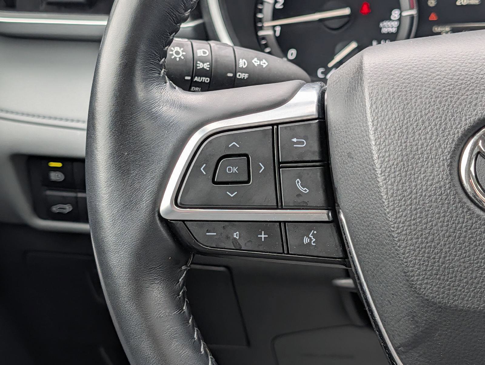 Used 2021 Toyota Highlander XLE image 13