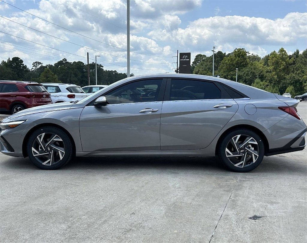 Used 2024 Hyundai Elantra SEL w/ Convenience Package image 13