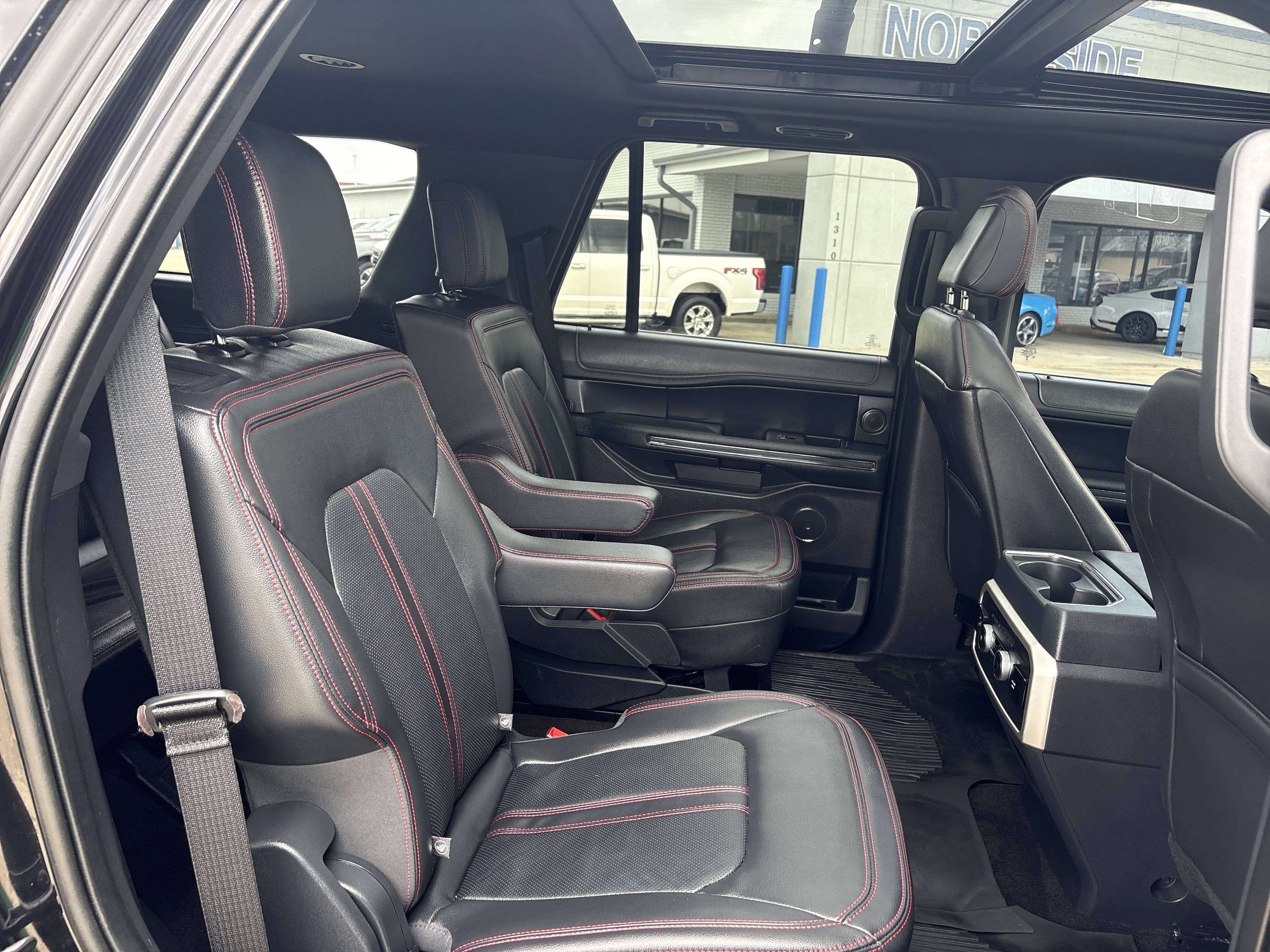 Used 2023 Ford Expedition Limited AWD/4WD image 10
