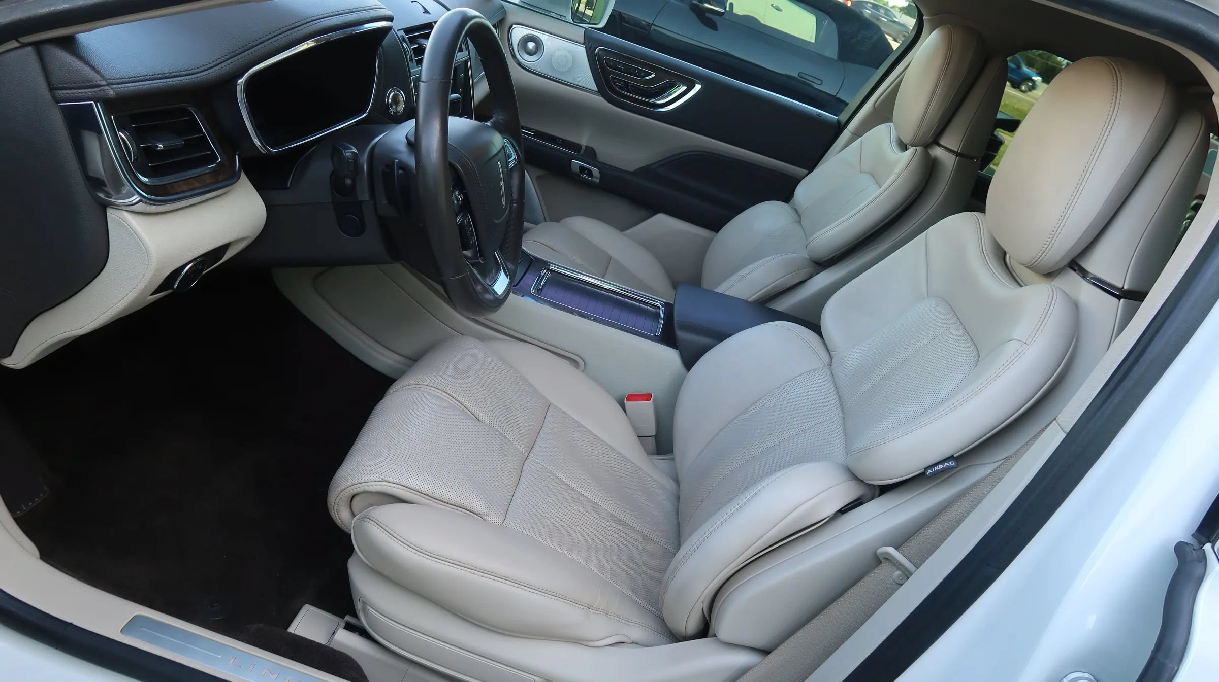 Used 2018 Lincoln Continental Reserve w/ Rear-seat Package FWD image 17