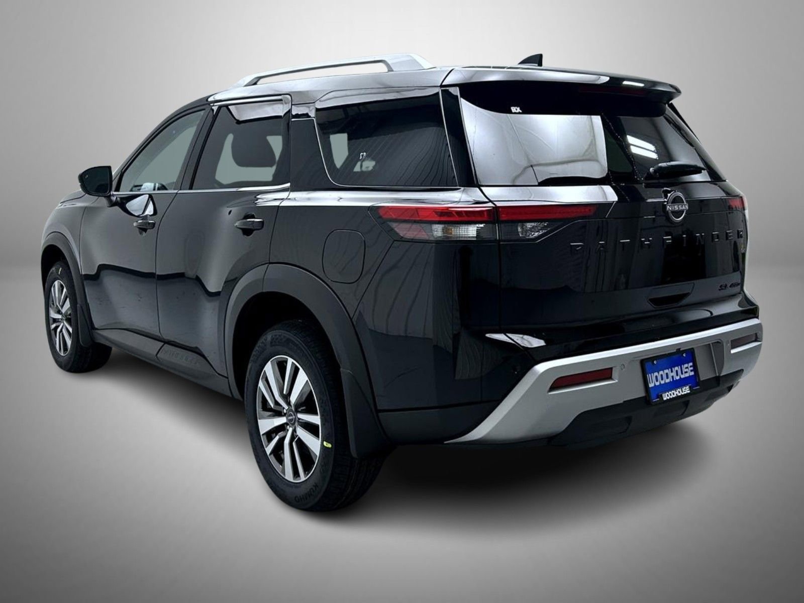 New 2025 Nissan Pathfinder SL w/ Black Appearance Package image 7