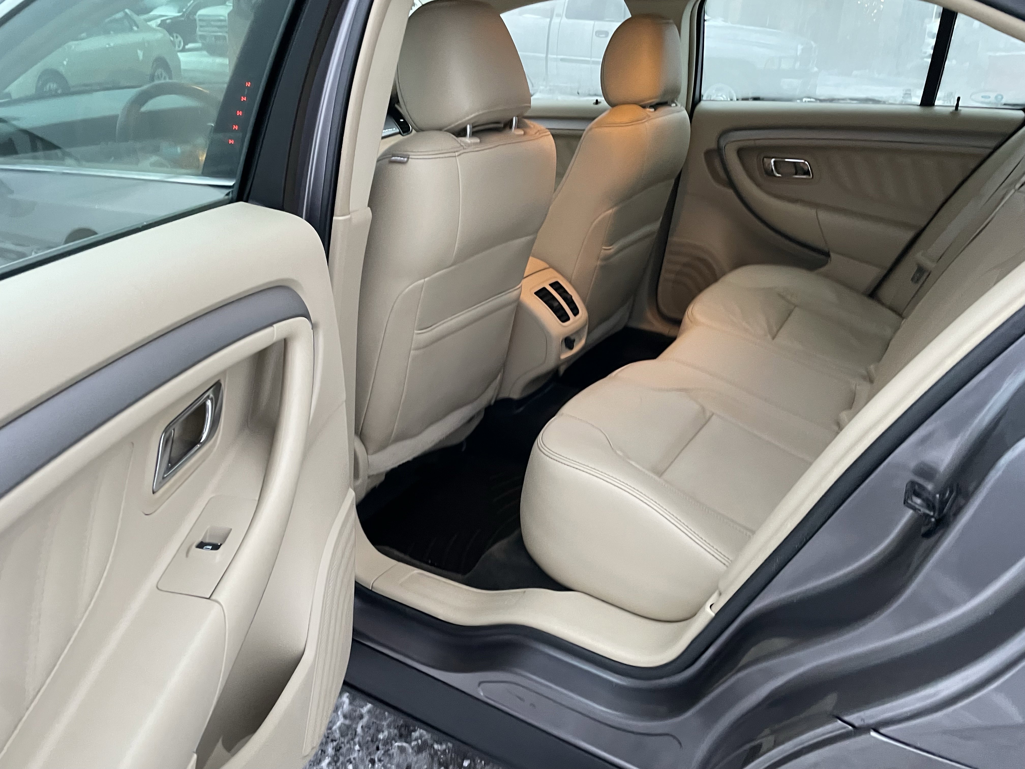 Used 2014 Ford Taurus SEL w/ Equipment Group 201A image 25