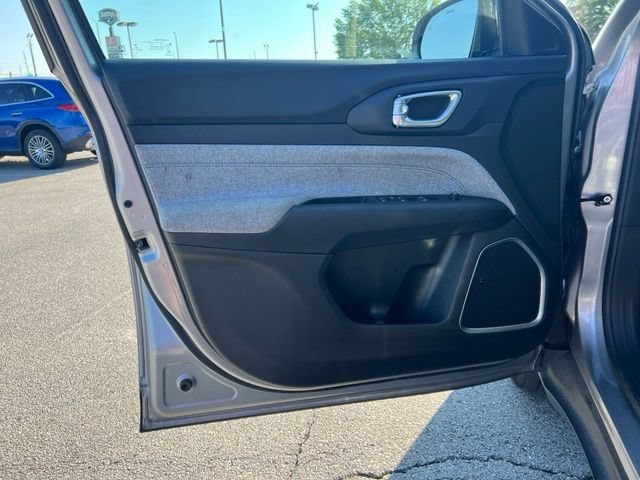 Used 2022 Jeep Compass Latitude FWD image 10