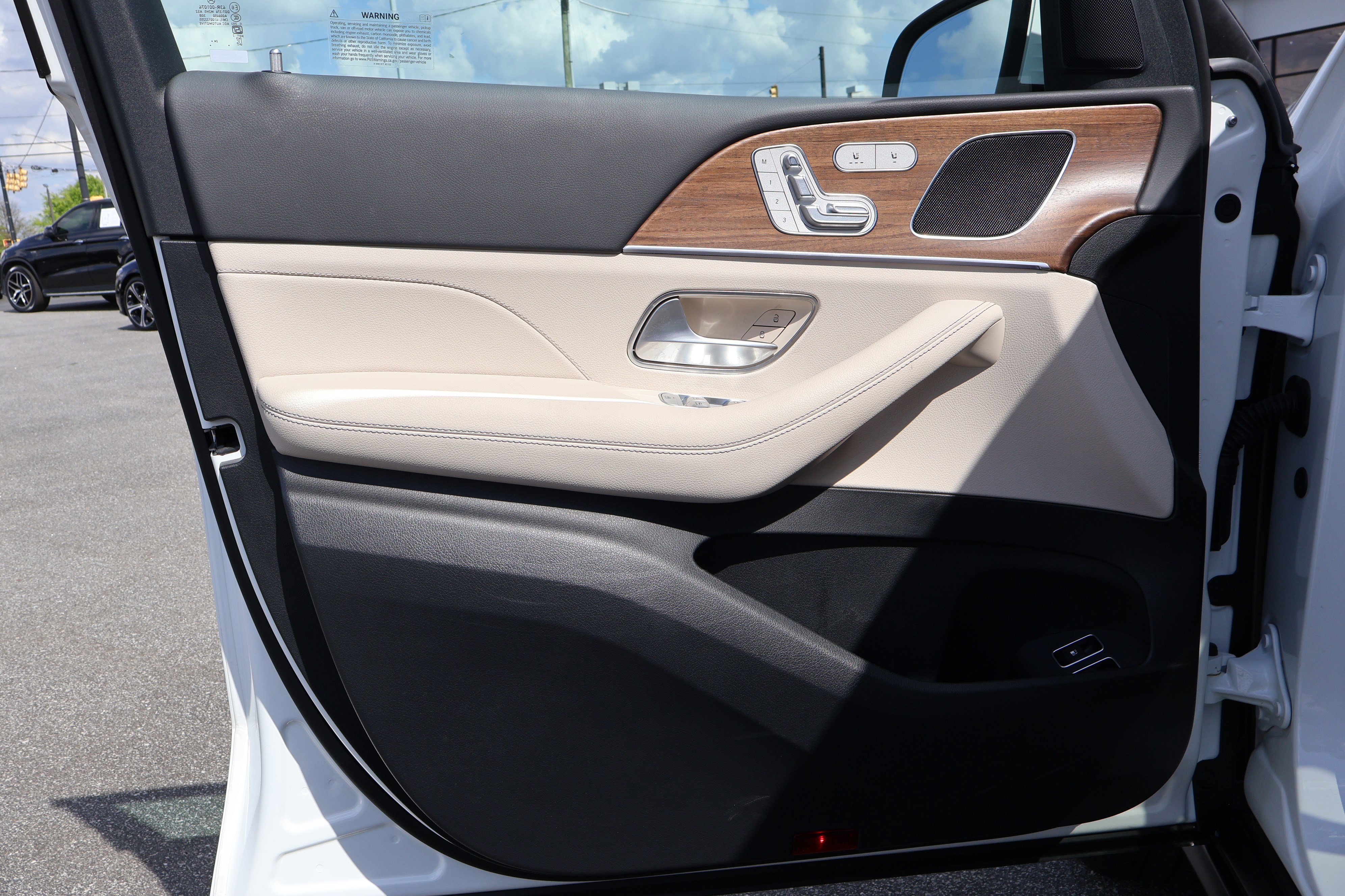 Certified 2025 Mercedes-Benz GLE 450e 4MATIC image 12