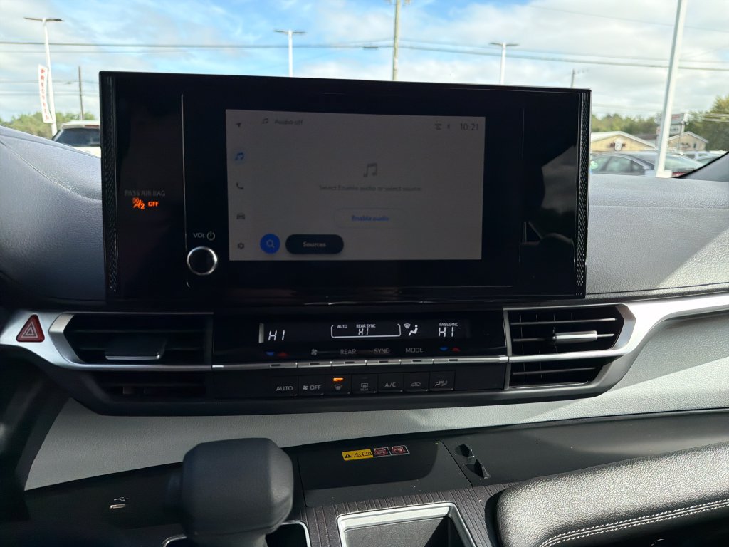Used 2025 Toyota Sienna LE FWD image 23