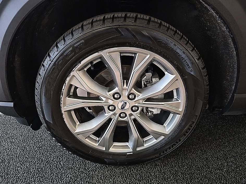Used 2023 Ford Explorer XLT w/ Equipment Group 202A AWD/4WD image 43