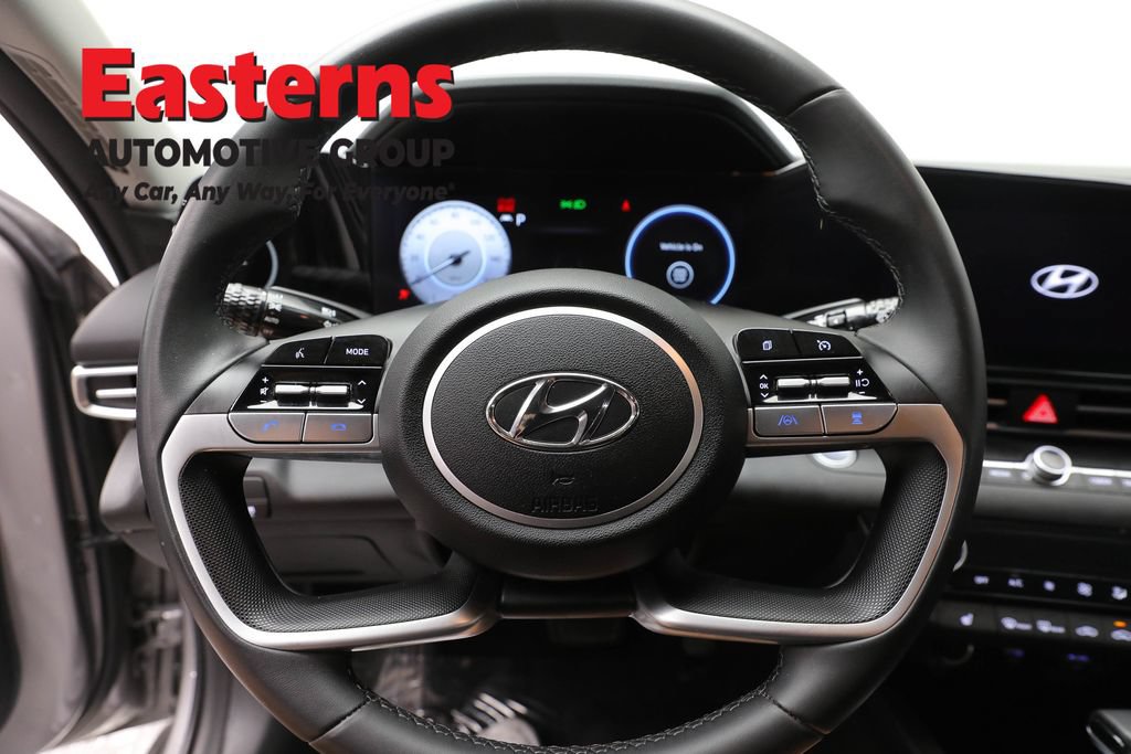 Used 2023 Hyundai Elantra SEL w/ Convenience Package FWD image 10