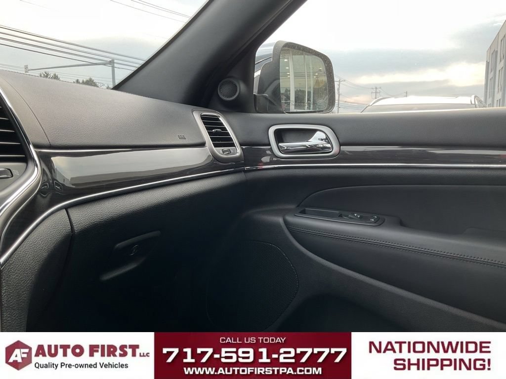 Used 2018 Jeep Grand Cherokee Overland AWD/4WD image 24