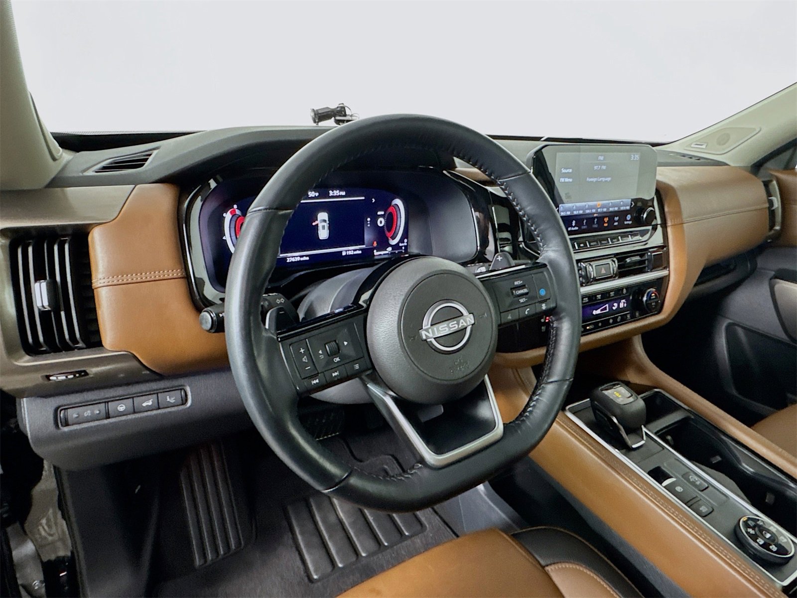 Used 2023 Nissan Pathfinder Platinum image 9