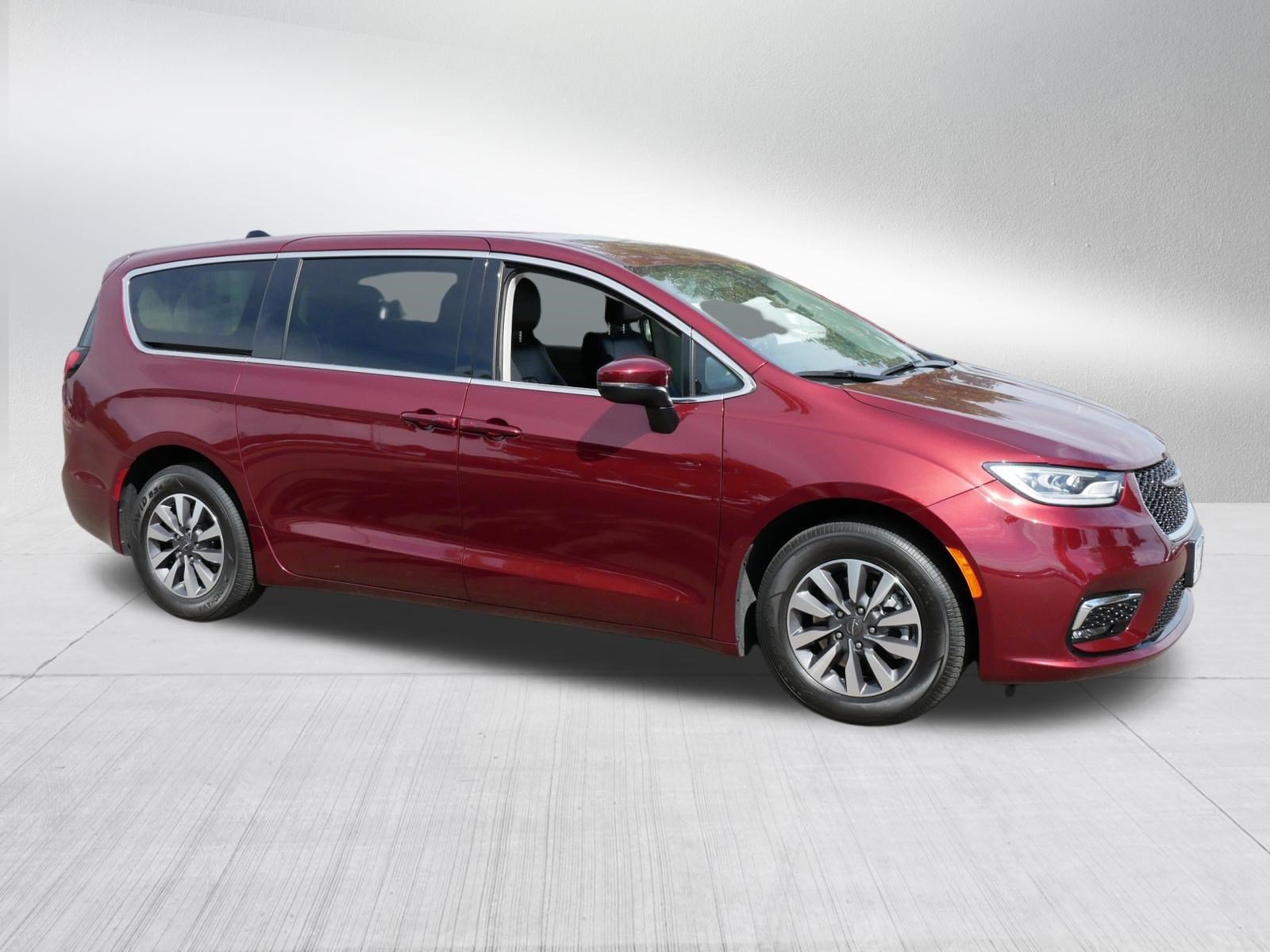 Used 2023 Chrysler Pacifica Touring-L FWD image 8