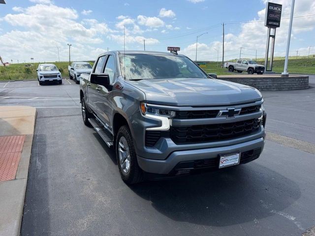 Used 2023 Chevrolet Silverado 1500 RST w/ Z71 Off-Road Package AWD/4WD image 4