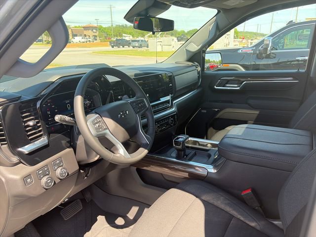 Used 2025 Chevrolet Silverado 1500 LT Trail Boss w/ Convenience Package II AWD/4WD image 31
