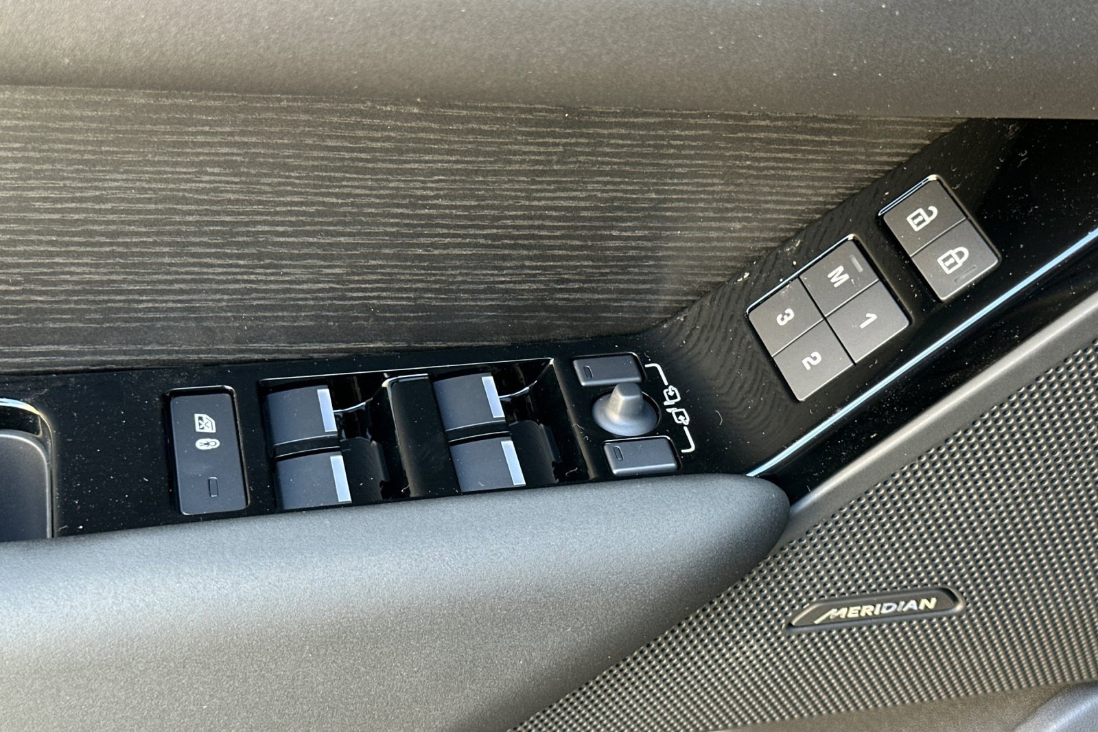New 2026 Land Rover Range Rover Velar Dynamic SE image 11